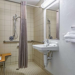 Queen Room Mobility accessible