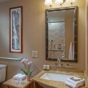 Queen Room Mobility accessible