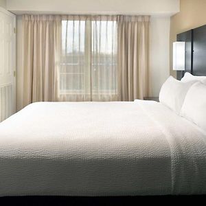 One-Bedroom Queen Suite