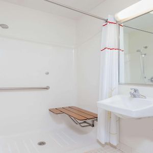 Queen Room Mobility accessible