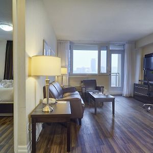 Deluxe King Suite