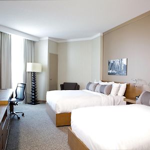 Standard Deluxe Queen Room