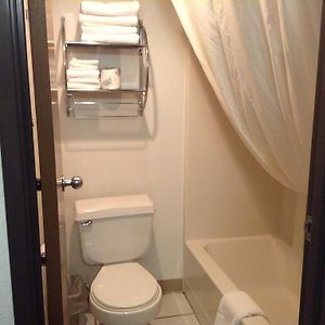 One-Bedroom Queen Suite