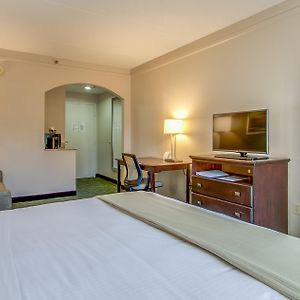 King Room Mobility or hearing accessible