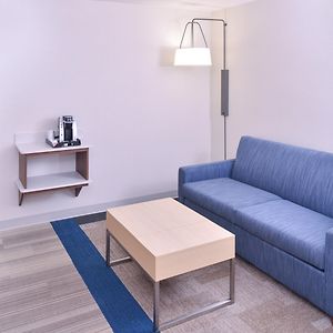 King Suite Hearing accessible