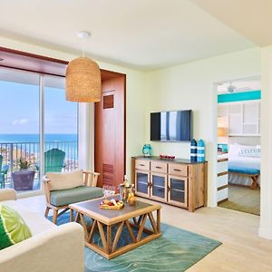 Deluxe One-Bedroom King Suite