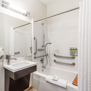 One-Bedroom Queen Suite