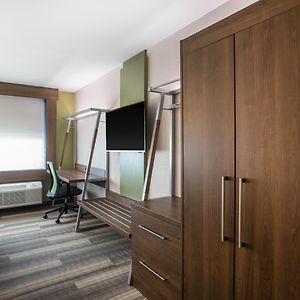 Standard Queen Room Hearing accessible