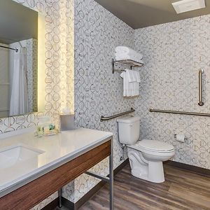 King Suite Hearing accessible