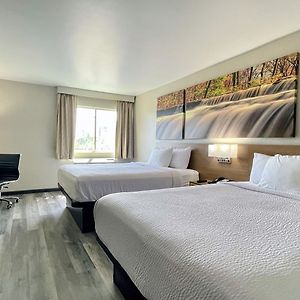 Queen Room Mobility accessible