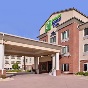 Holiday Inn Express & Suites Emporia Northwest By Ihg
