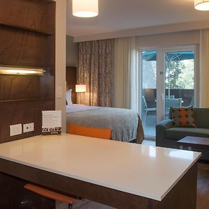 Standard Queen Suite