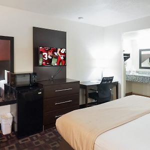 Deluxe  Queen Room Disability Access