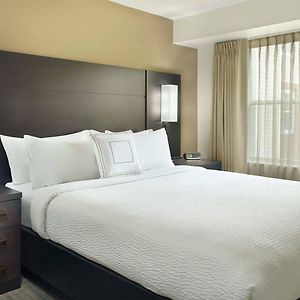 One-Bedroom Queen Suite