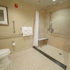 Standard Queen Room Mobility accessible