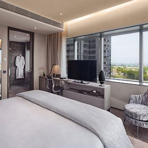 Premier One-Bedroom King Room