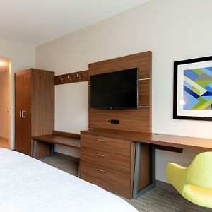 Standard Queen Room Hearing accessible