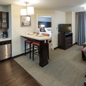 One-Bedroom Queen Suite