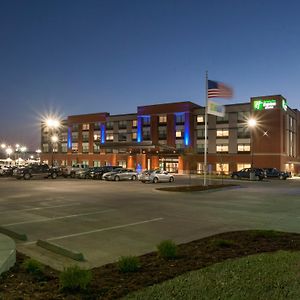 Holiday Inn Express & Suites - Dodge City By Ihg
