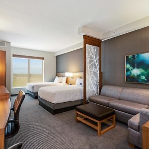 Upper Floors Queen Room