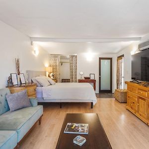 Private Studio City Guest House