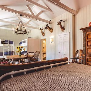 Deluxe Family Suite