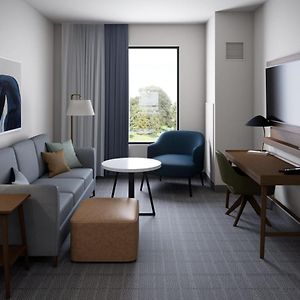 Two-Bedroom Suite Mobility Accessible Tub