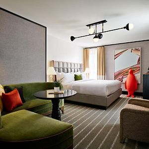 Corner King Room
