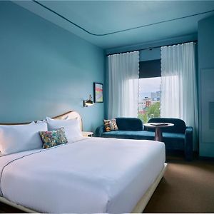 Deluxe King Suite