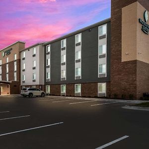 Woodspring Suites Milwaukee - Menomonee Falls