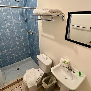 Budget King Room