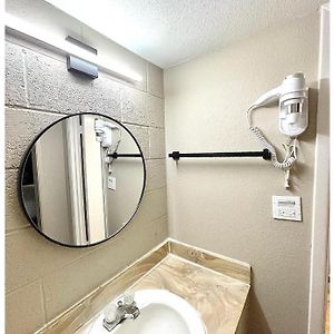 One-Bedroom Queen Suite