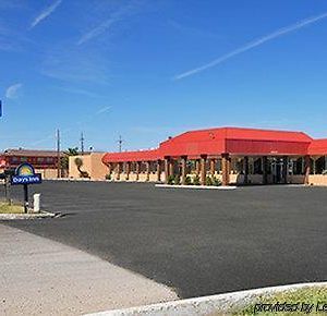 Days Inn & Suites By Wyndham Clovis