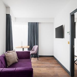 Corner Queen Studio