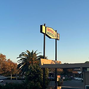 Royal Motel Tracy