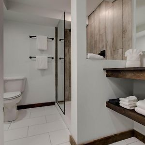 One-Bedroom King Suite