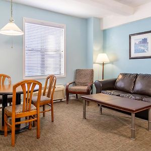 One-Bedroom King Suite