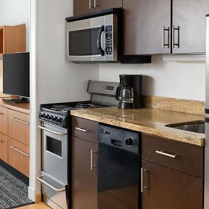 One-Bedroom Queen Suite