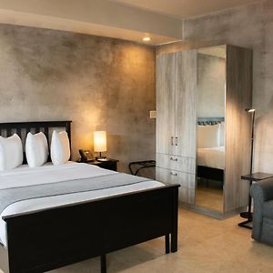 Luxury Queen Studio