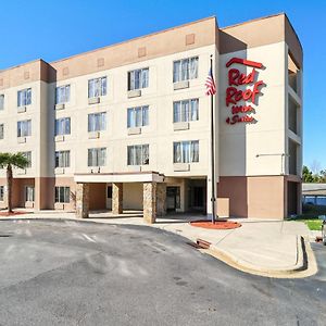 Red Roof Inn & Suites Fayetteville-Fort Bragg