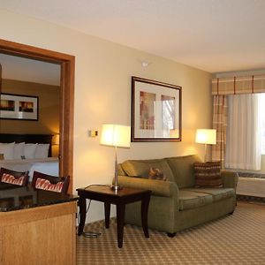 One-Bedroom Queen Suite
