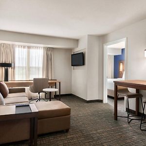 One-Bedroom Queen Suite