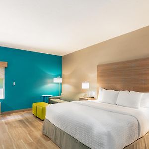 Deluxe  King Room Mobility accessible