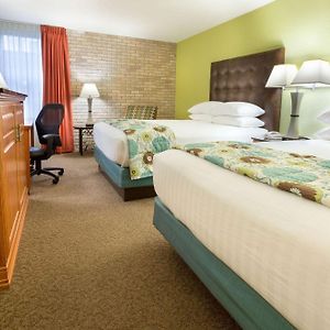 Deluxe  Queen Room Hearing accessible