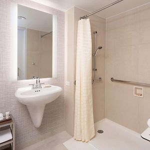 Queen Room Mobility accessible