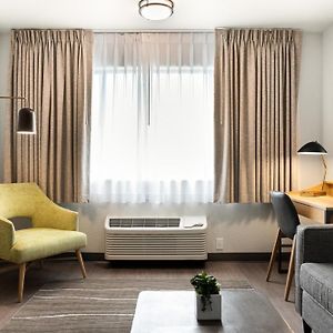 Executive Queen Suite