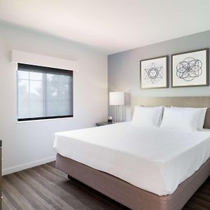 One-Bedroom King Suite