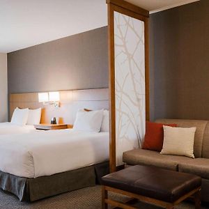 Upper Floors Queen Room