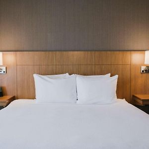 Upper Floors King Room