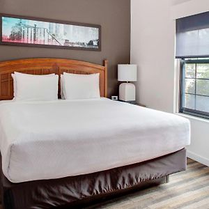 One-Bedroom King Suite